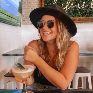 Meet your Posher, Christina